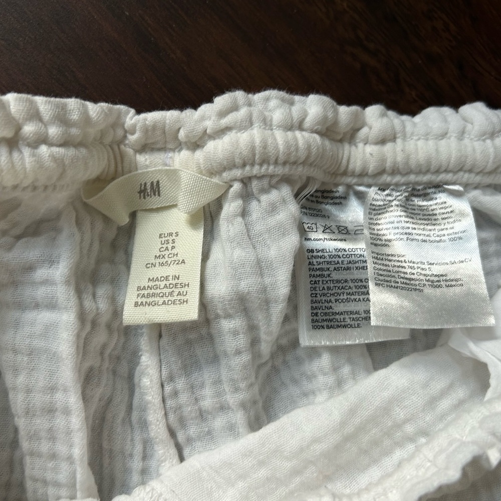 H&M White Textured Shorts